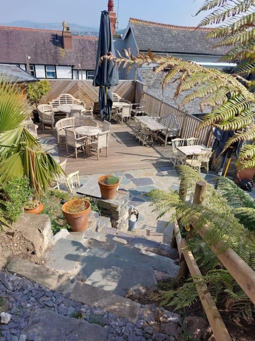 Llandudno Apartment, Quirky Pub With Tropical Beer Garden Buitenkant foto