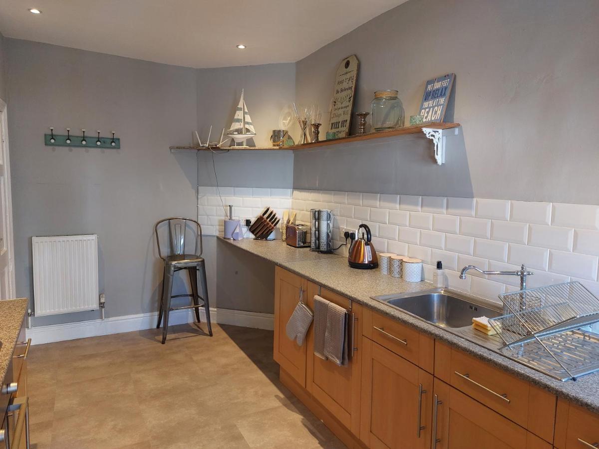 Llandudno Apartment, Quirky Pub With Tropical Beer Garden Buitenkant foto