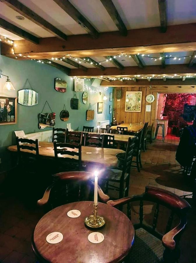 Llandudno Apartment, Quirky Pub With Tropical Beer Garden Buitenkant foto