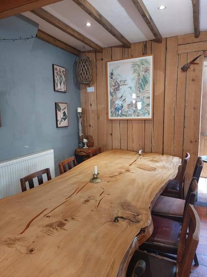 Llandudno Apartment, Quirky Pub With Tropical Beer Garden Buitenkant foto