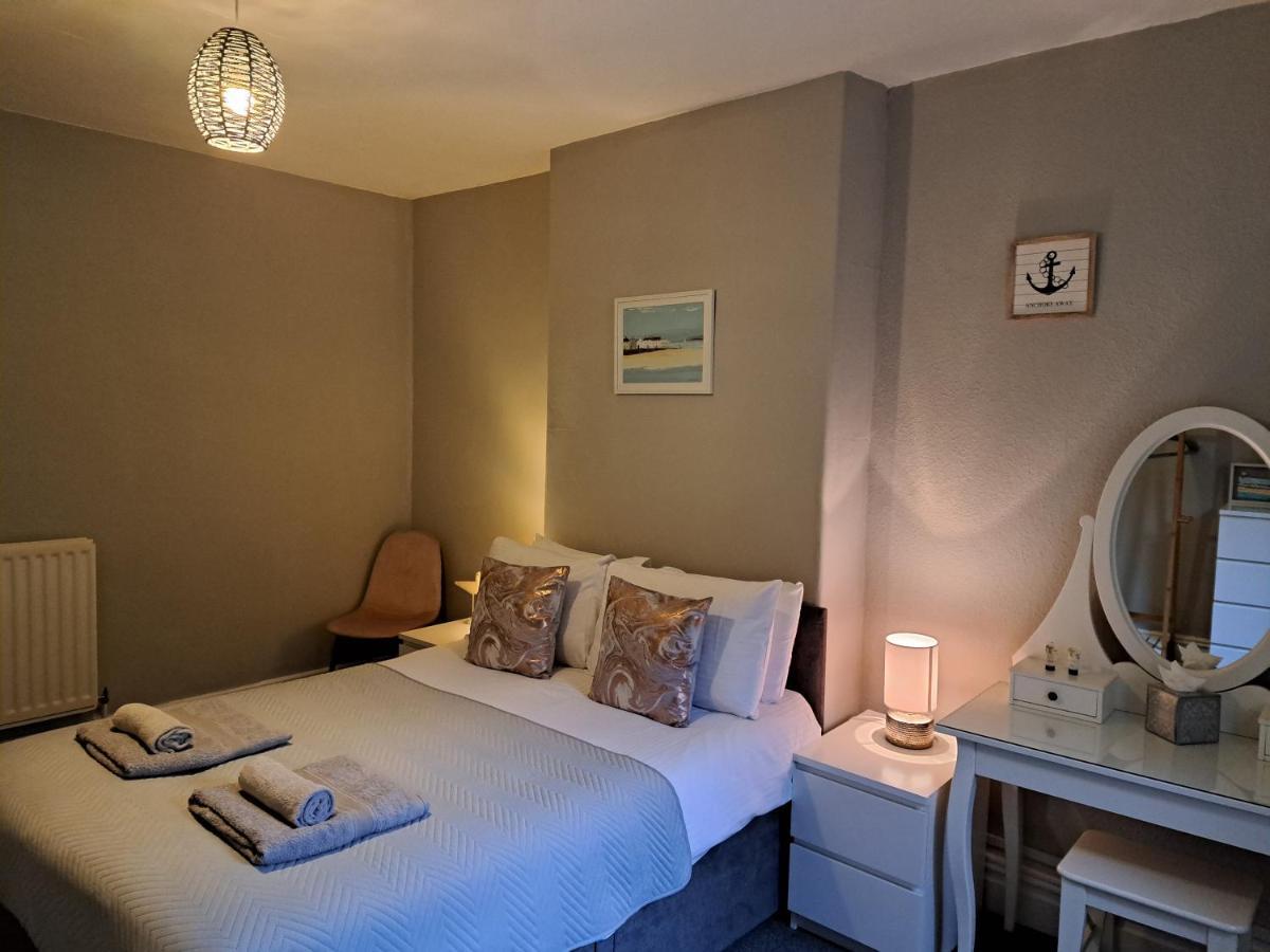 Llandudno Apartment, Quirky Pub With Tropical Beer Garden Buitenkant foto