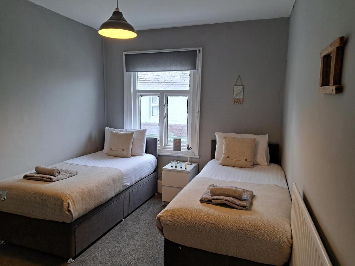 Llandudno Apartment, Quirky Pub With Tropical Beer Garden Buitenkant foto