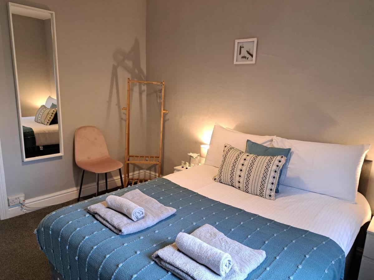 Llandudno Apartment, Quirky Pub With Tropical Beer Garden Buitenkant foto