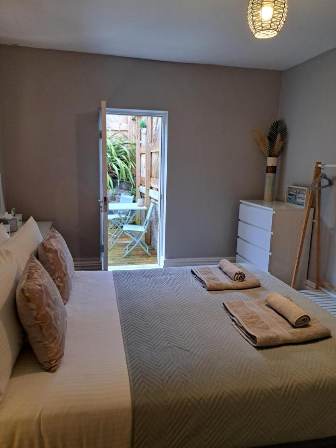 Llandudno Apartment, Quirky Pub With Tropical Beer Garden Buitenkant foto