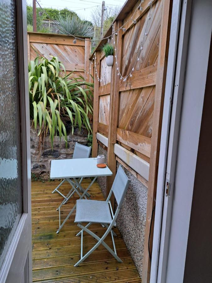 Llandudno Apartment, Quirky Pub With Tropical Beer Garden Buitenkant foto