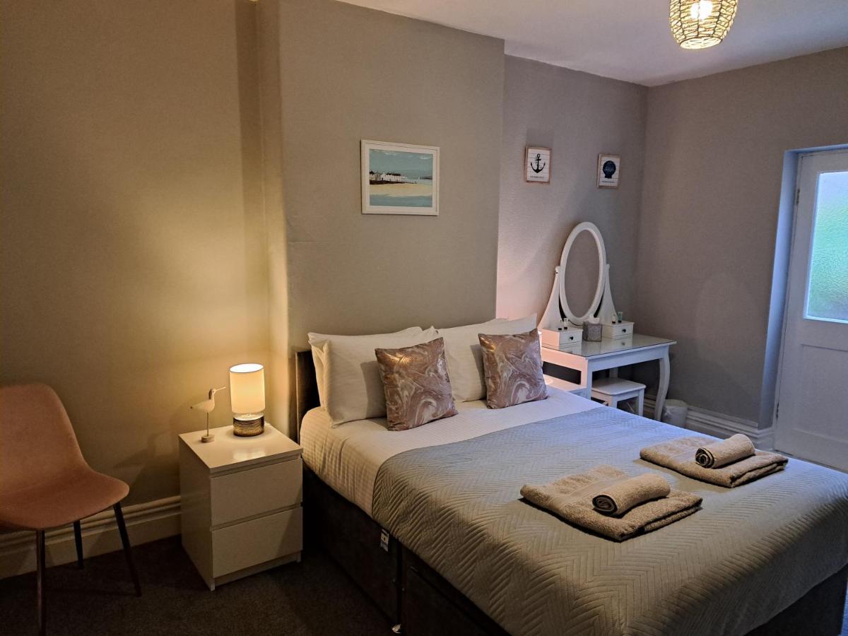Llandudno Apartment, Quirky Pub With Tropical Beer Garden Buitenkant foto